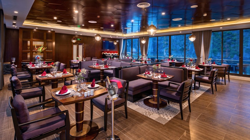 Stellar of the Seas Cruise: Sophisticated Restaurant Setting