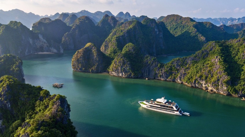 Stellar of the Seas Cruise: 5 Star Yacht Design