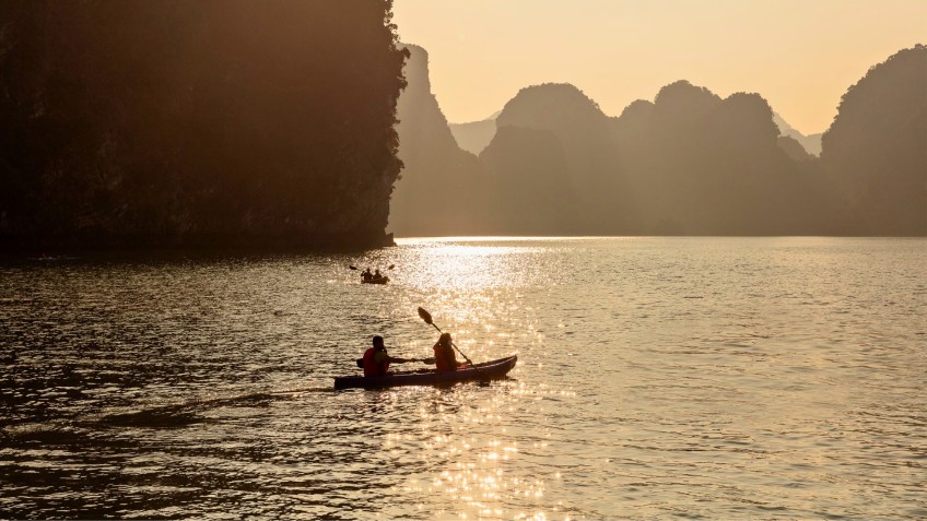 Lyra Grandeur Cruise: Kayaking At Ao Ech
