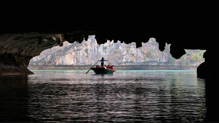 Lyra Grandeur Cruise: Bamboo Boat At Dark & Bright Caves