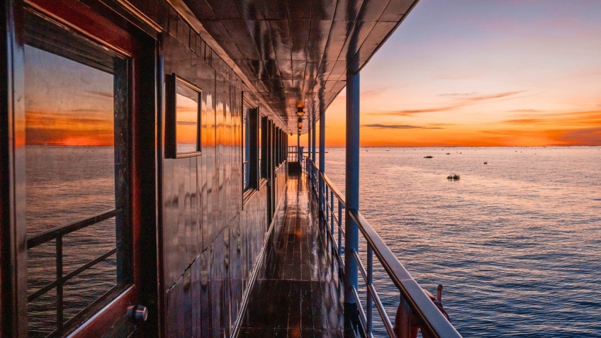Enjoy Twilight Over The Mekong Waterways