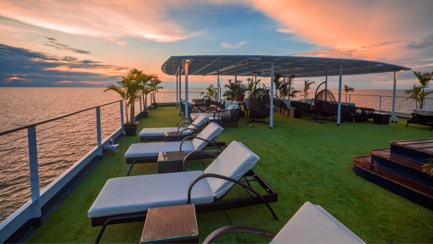 Airy Sundeck