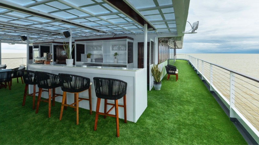 Breeazy Outdoor Bar