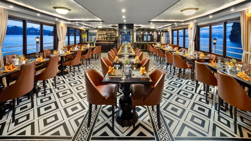 Athena Royal Cruise: Restaurant with Majestic Decor