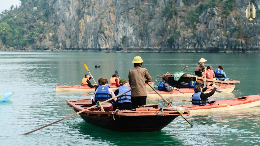 Athena Royal Cruise: Explore on rowing boat