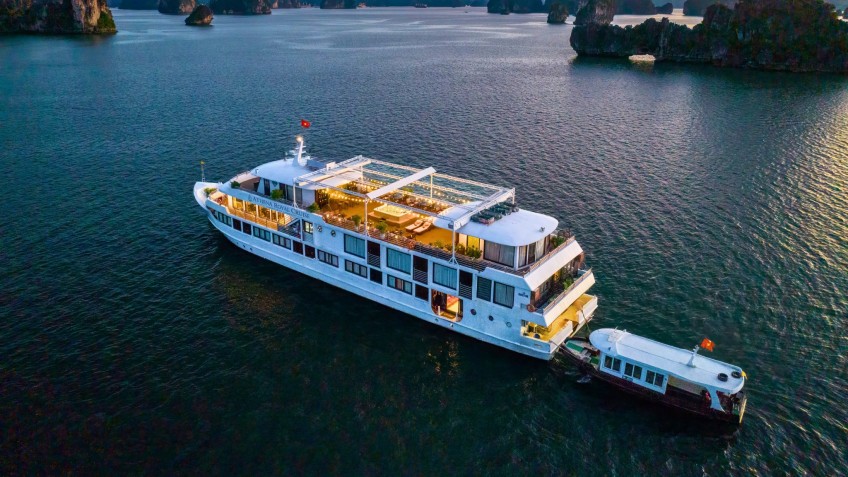 Athena Royal Cruise: Luxury cruise to Halong Bay