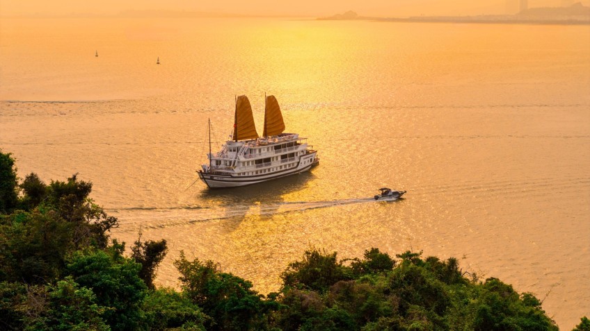 Garden Bay Peak Cruise: Exquisite cruise to Bai Tu Long Bay