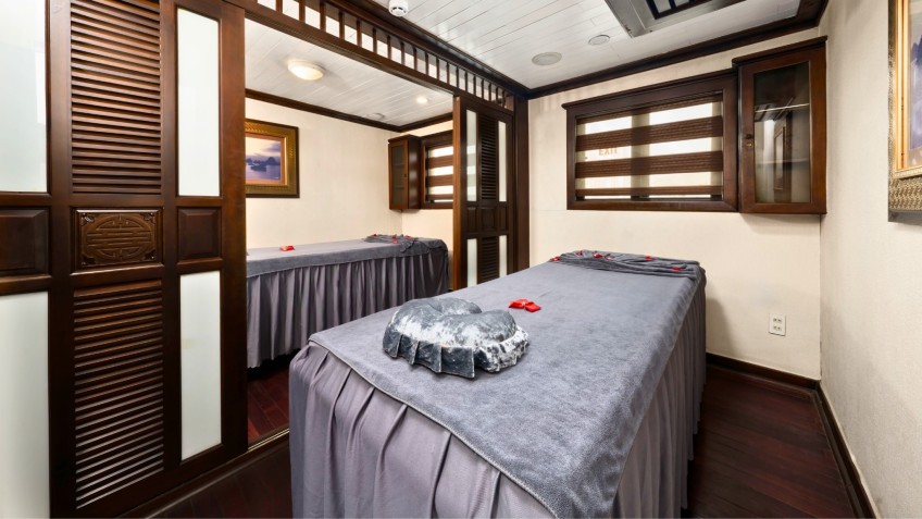 Garden Bay Peak Cruise: Serene Spa room