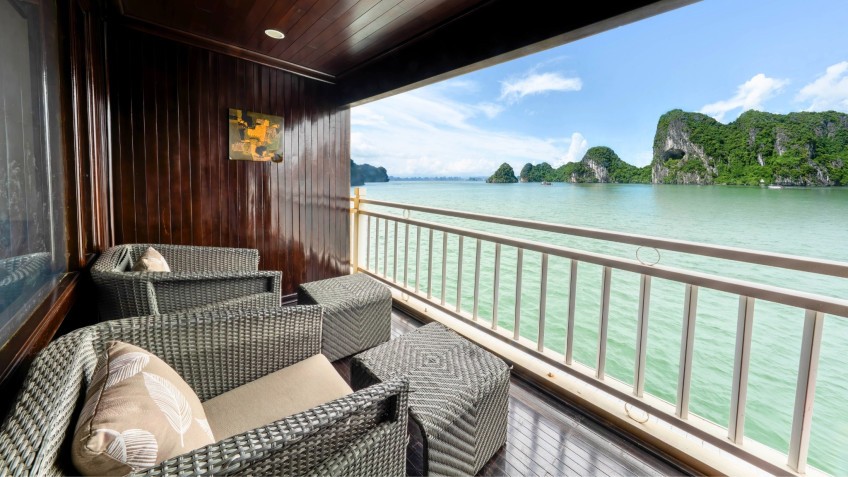 Garden Bay Peak Cruise: Breezy Balcony