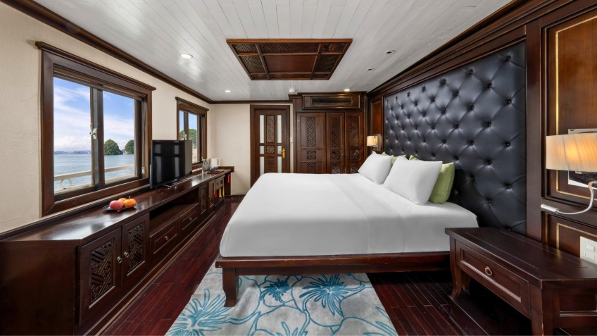 Garden Bay Peak Cruise: Bright room