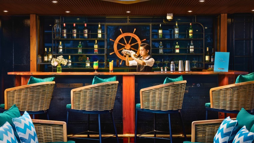 The Halong Catamaran: The bar on board