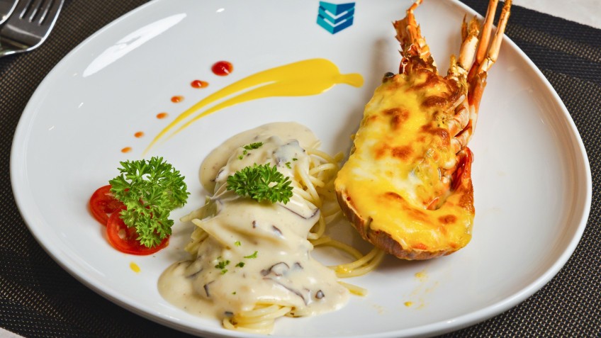 The Halong Catamaran: Delicious Seafood Cuisine