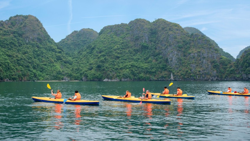 Cozy Bay Grand Cruise: Discover nature beauty