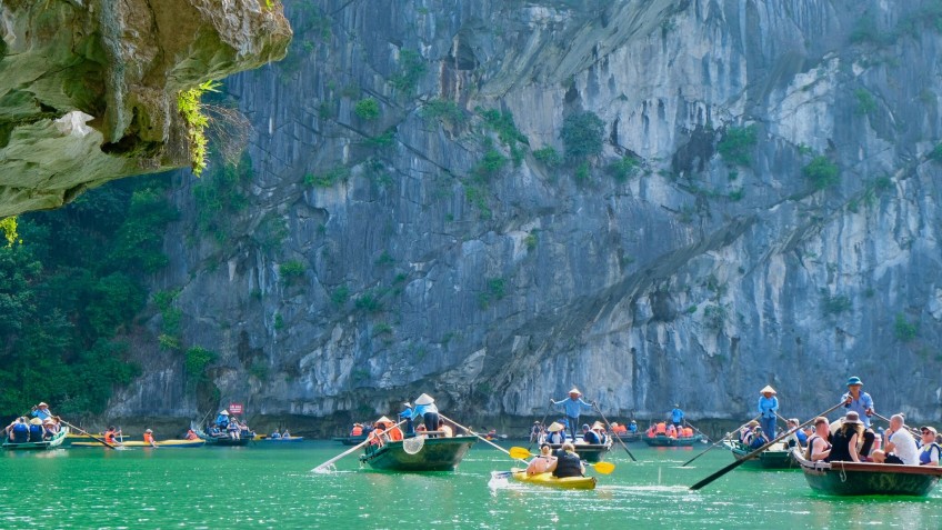 Cozy Bay Grand Cruise: Explore Luon Cave