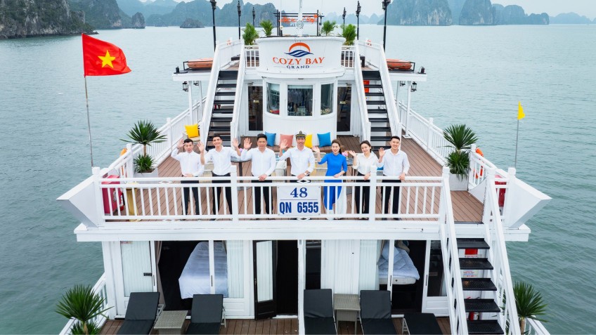 Cozy Bay Grand Cruise: Friendly Crew Team