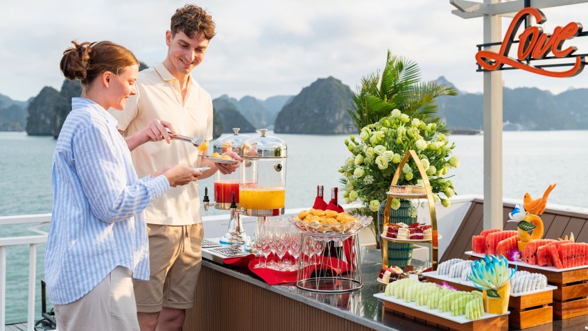 Cozy Bay Grand Cruise: Enjoy Sunset party