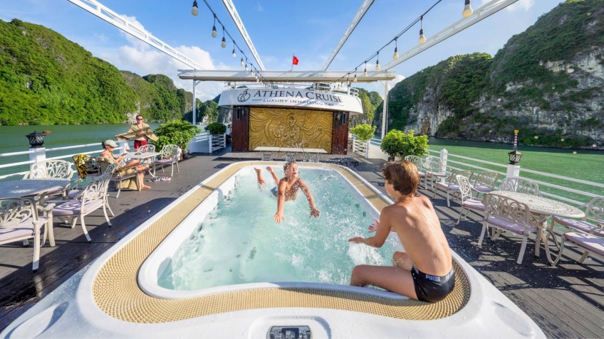 Athena Luxury Cruise: Have fun in the Jacuzzi