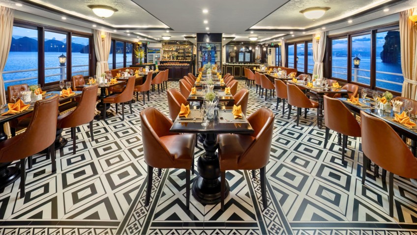 Athena Luxury Cruise: High-end restaurant and Bar