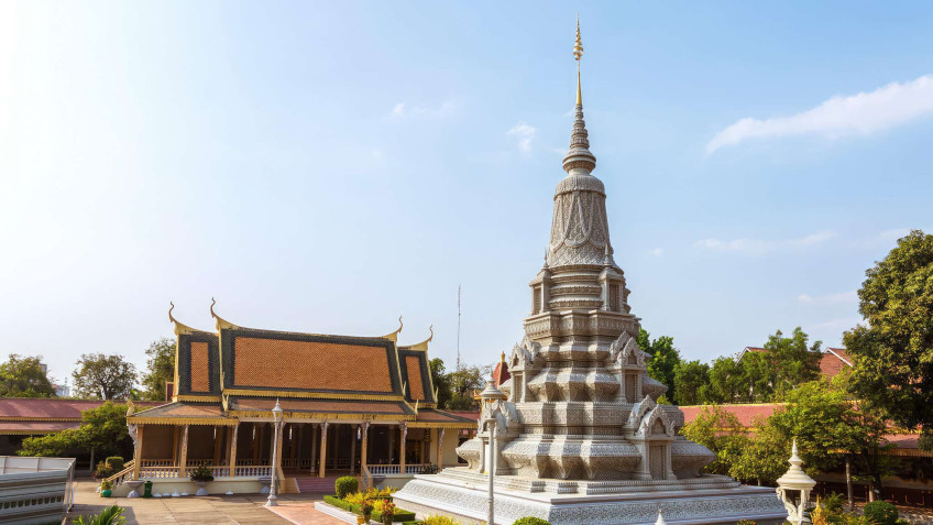 Admire wonderful Silver Pagoda