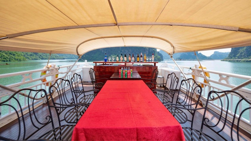 Amazing Sails Gallery Cruise: Chill out on the Sundeck