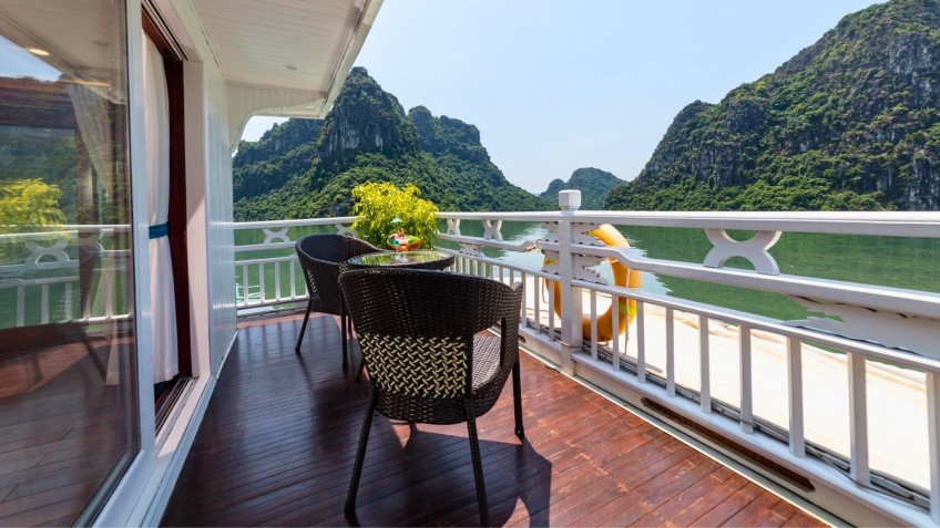 Amazing Sails Gallery Cruise: Airy Private Terrace