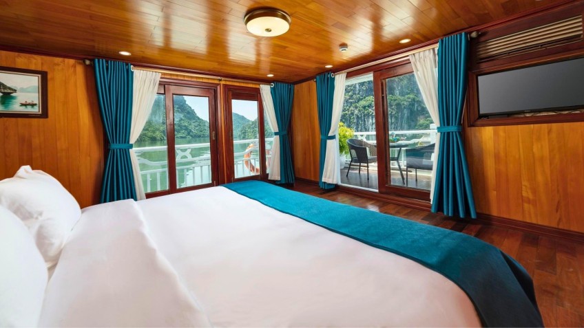 Amazing Sails Gallery Cruise: Ideal for Couples