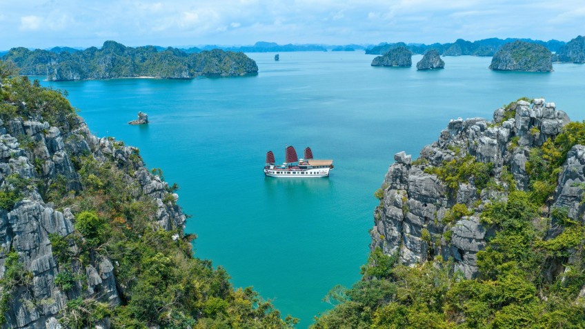 Red Dragon Junk: Cruise Amid Limestone Karsts