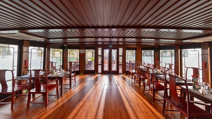 Red Dragon Junk: Indoor Dining Area