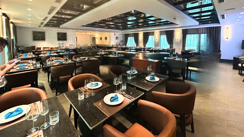 Intimate Restaurant on the 4th deck