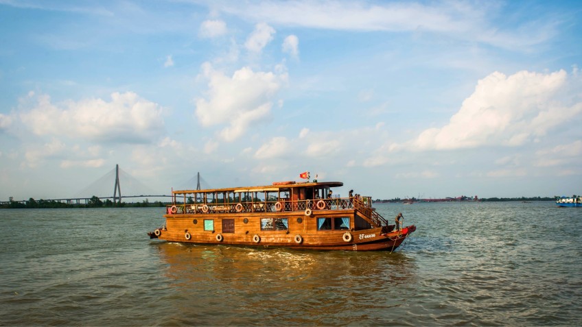 Dragon Eyes Cruise Mekong River