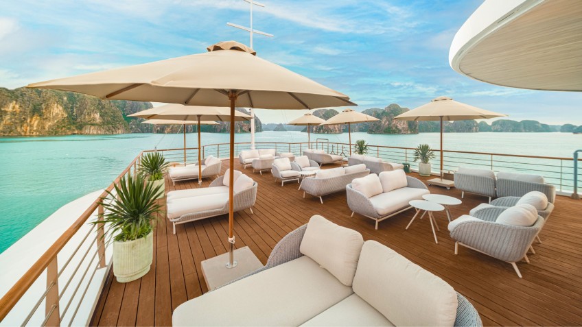 Spacious Sundeck for relaxation