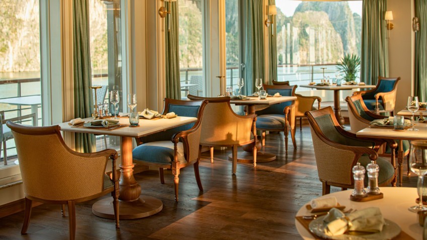 Sightseeing while having your meal