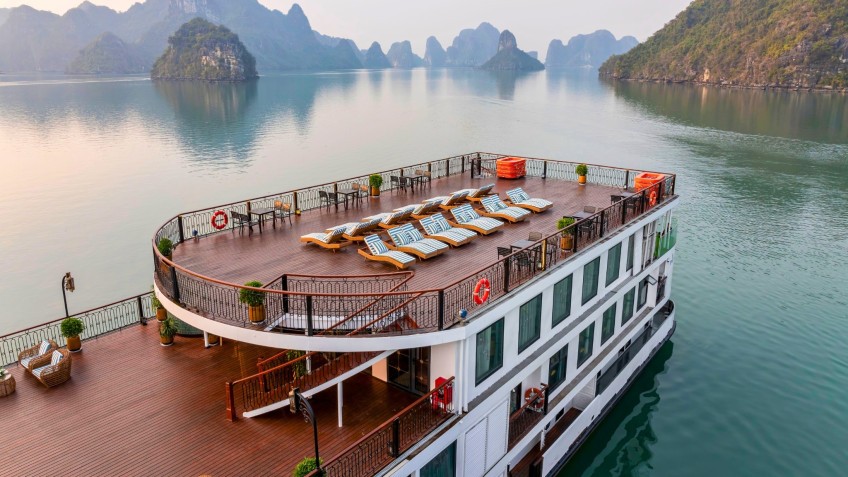 Two vast sundecks