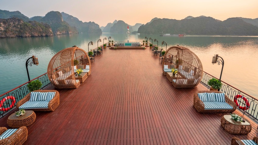 Spacious and airy sundeck