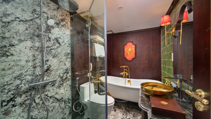 Bathroom with a bathtub