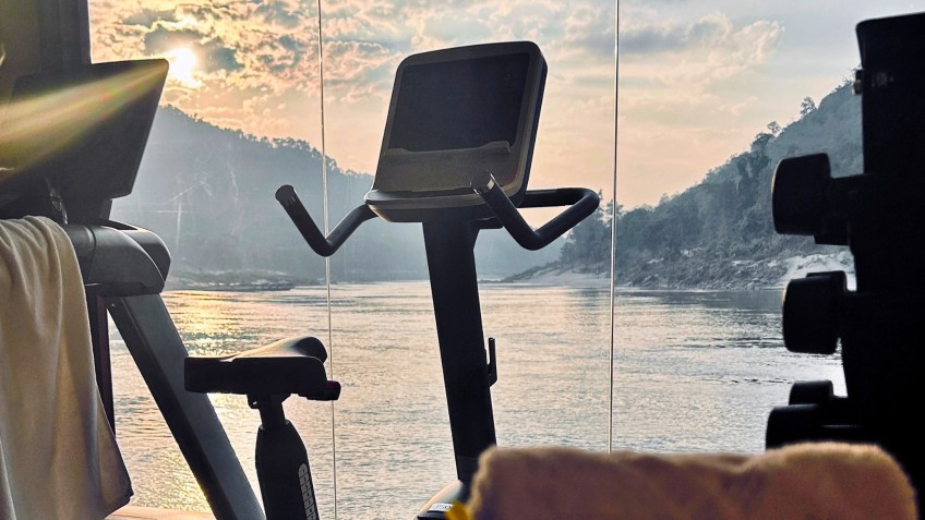 Gym room with river view