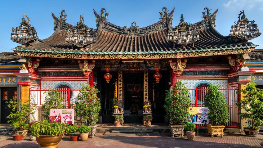 Visit local pagoda