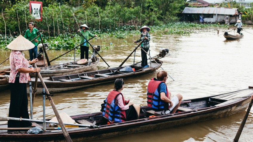 Sampan Ride Through CanalsSampan Ride Through Canals
