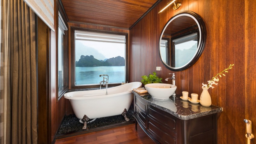 Bathtub With Gorgeous View