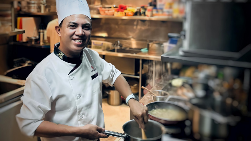 Attentive cruise chef onboard
