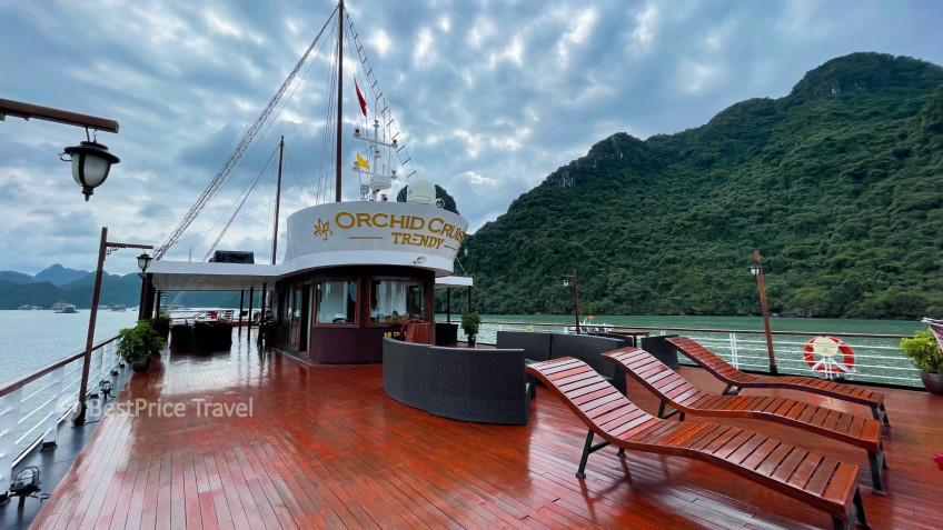 Orchid Trendy Cruise: Spacious public area for Lan Ha Bay views