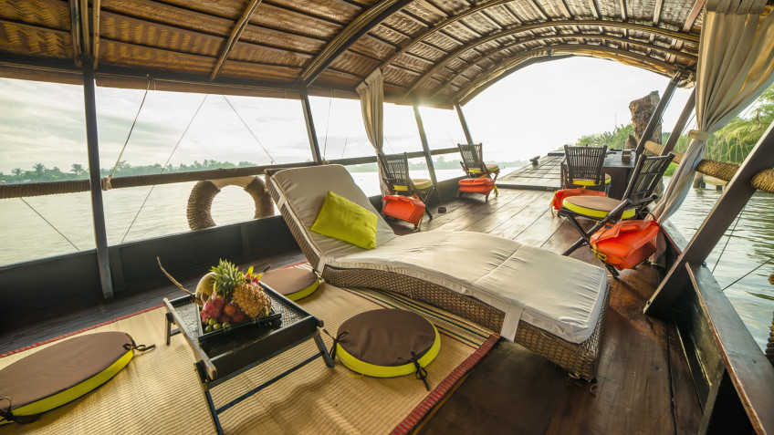 Comfortable Seating Couches With Complimentary Fruit