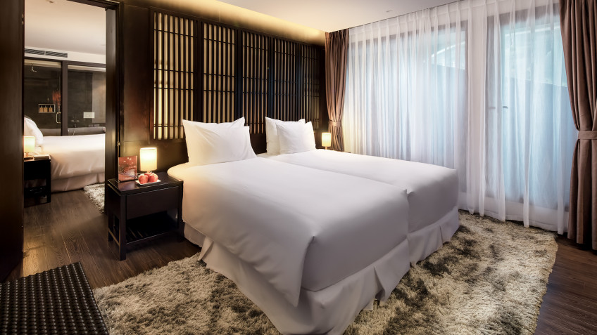 Scarlet Pearl Cruise: Warmish space for family