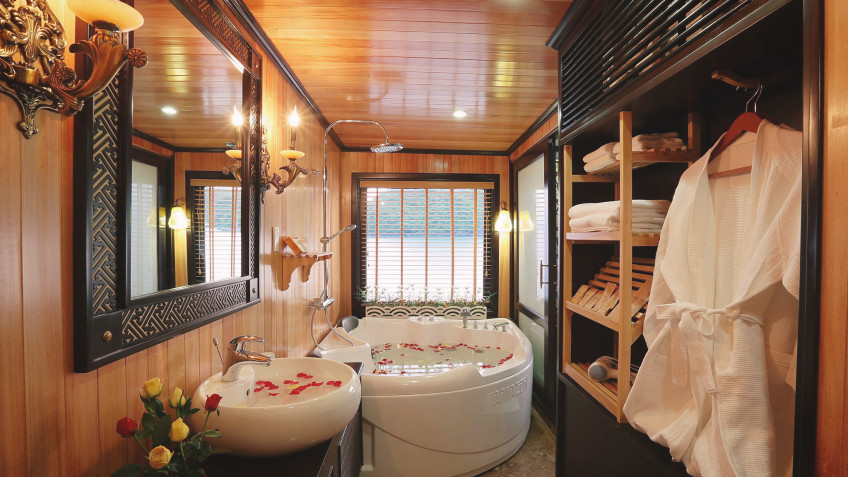 Starlight Cruise: Convenient Bathroom