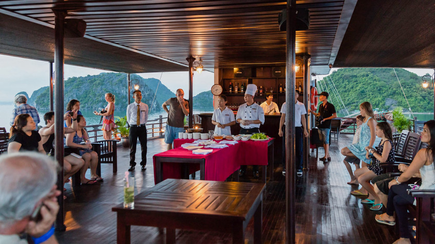 MilaLux Cruise: Join in Vietnamese cooking class