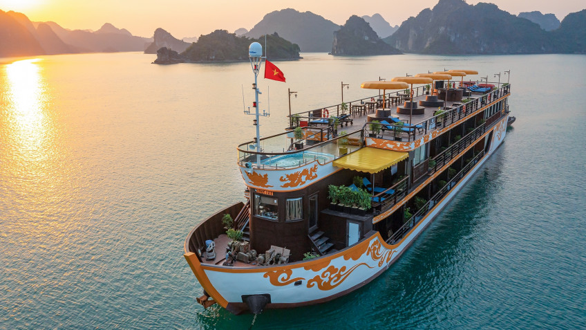 Nostalgia Cruise: Cruising through Cat Ba Island