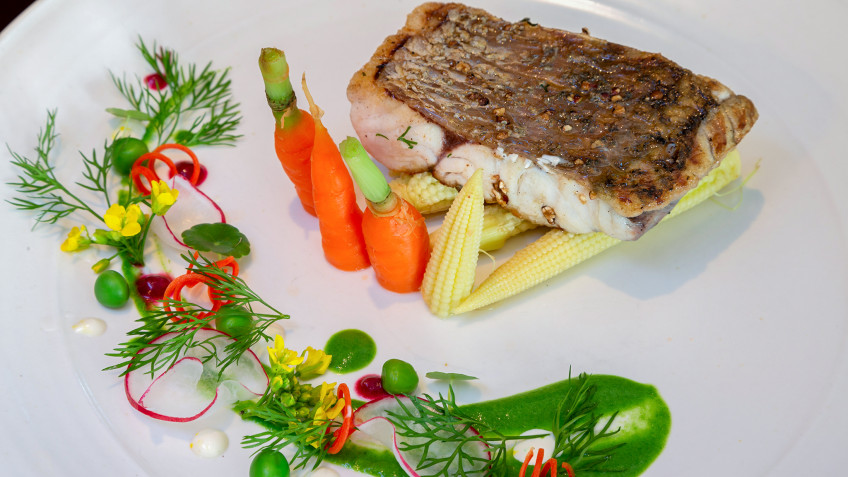 Heritage Line Violet Cruise: Unique food decorated