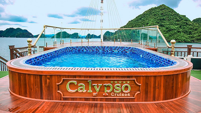 Calypso Cruise: Emerald Swimming Pool Among Seascape