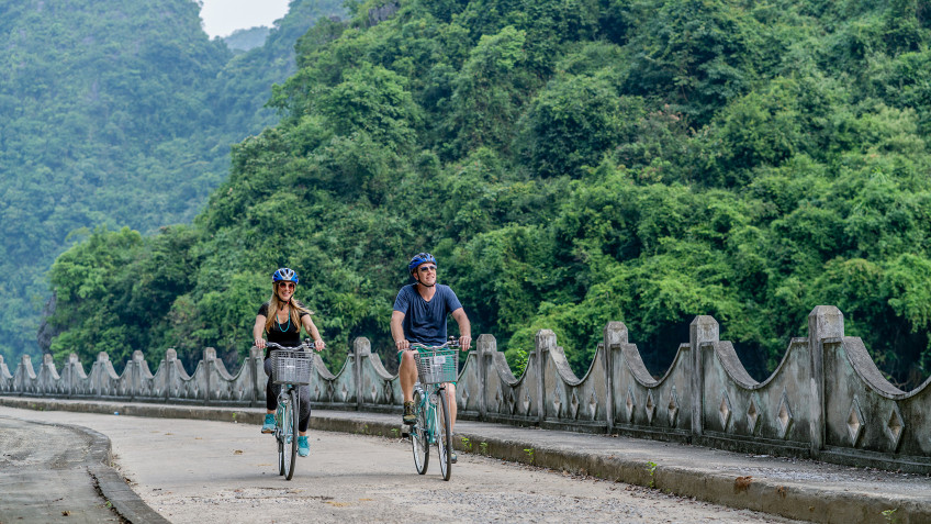 Heritage Line Ylang Cruise: Excursion Cycling Cat Ba Island