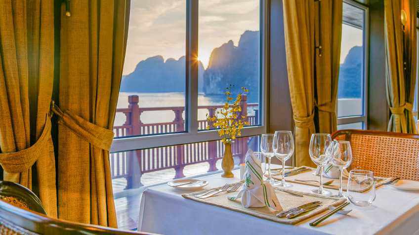 Heritage Line Ylang Cruise: Fine Dinning Set Up